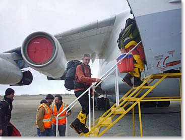 Vaughan boards the Ilyushin.