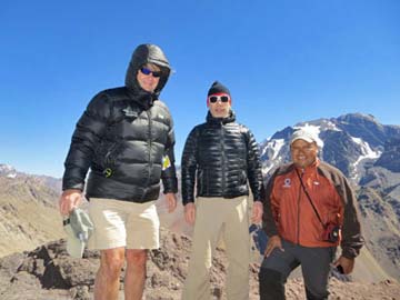 By the time we stepped out of Osvaldo’s SUV on the Chilean border we were at 3800 meters elevation.  The air is thin up here!