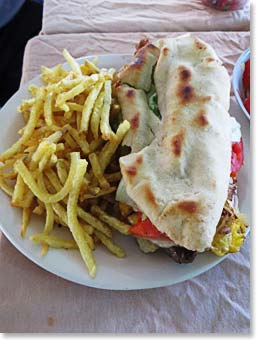 I ordered the traditional ‘off the mountain’ lunch for the guys ¨lomo y papas fritas¨ or otherwise known as hamburger with beef and ham, lettuce, tomato, and french fries