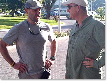Dr. Daniel com o companheiro da caminhada (Dr. Daniel with a member of his team)