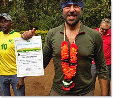 Dr. Daniel Tabak - orgulho da conquista (Dr. Daniel Tabak – proud of his accomplishment)