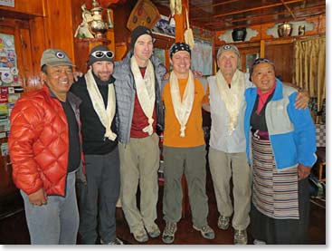 The climbers say goodbye to the Panorama Lodge on the way to Base Camp