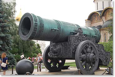 The Tsar Cannon commissioned in 1586. The cannon balls are purely decorative, as it has never been used in war, although it was intended as a powerful weapon for the Kremlin’s defense.
