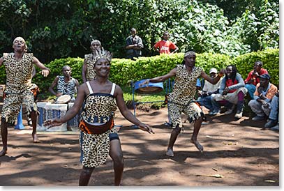 As we were enjoying our lunch, the performers began.