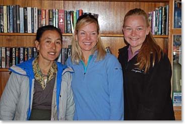 Yangzing, Keely and Alyssa have spent some great resting time together while Scot and his team climbed Island Peak.