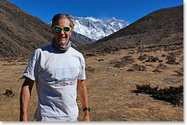 Scot with what has now become a familiar sight, Everest and Lhotse, behind.