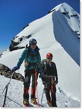 The hardworking ladies on their way to the summit of Pequeno Alpamayo