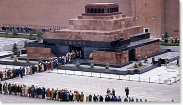 Waiting in line for Lenin’s Tomb can take a long time. Thankfully Larissa was holding a spot for us!