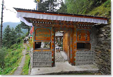 Local restaurant along the trail to Namche