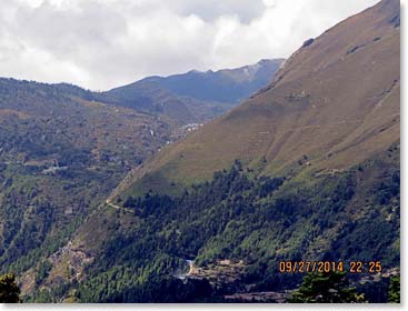 The trail from Khumjung to Pangboche