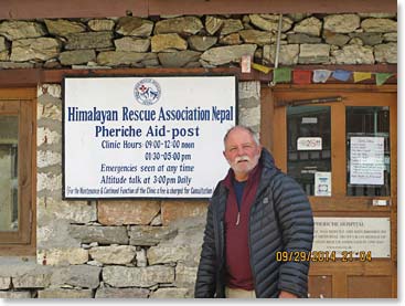 Rich at the Himalayan Rescue Association for the daily lecture on High Altitude sickness