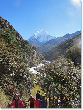 Leaving Pangboche on the way to Tengboche