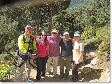 Rich and Bonnie meet Berg management team on the Tengboche hill