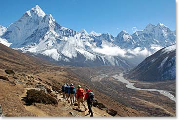 The rest of us began our hike down to Dingboche.