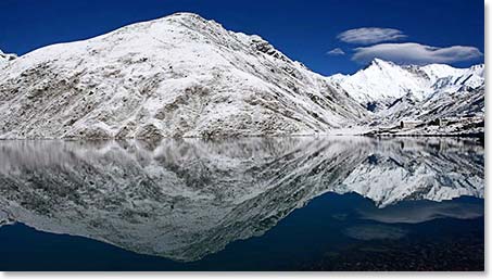 He spent a night by the beautiful Gokyo Lake in a cozy lodge.