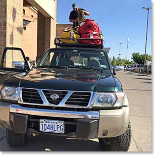 The Bolivian team arrives in Mendoza in their 4-wheel drive