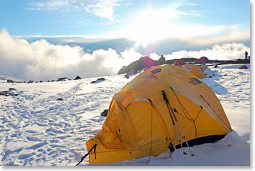 As the sun comes up we prepare for our day’s hike