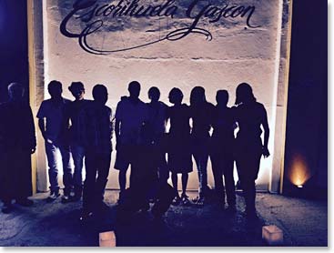 The team went out after dinner to appreciate Mendoza at night