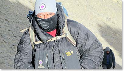 Osvaldo climbing high on summit day