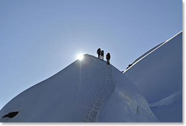 The team on the way to the summit of Pequeno Alpamayo