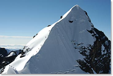 The summit ridge of Pequeño Alpamayo