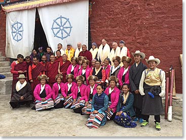 Wonderful group shot at the Khunde monastery 