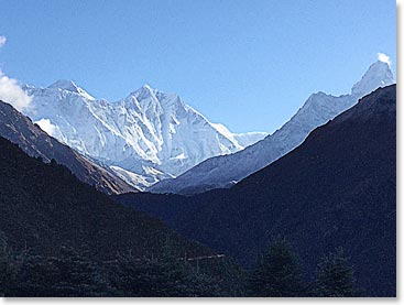 Amazing clear views - Everest on the left then Lhotse and Ama Dablam on the right