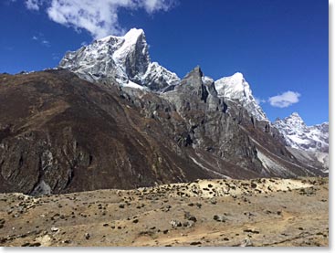 The two peaks tower above us in Pheriche, Taboche on the left, Cholatse on the right.