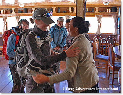 Johanna says goodbye to Yangzing.