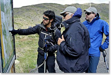 Guide Claudio pointing out their current location