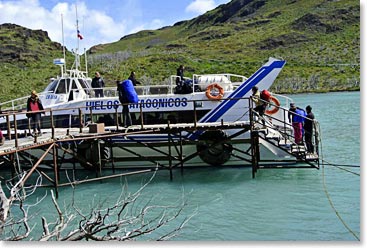 Catamaran transfer port