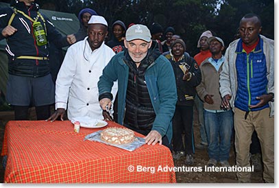 Frank Giustra slices the cake of the team. Congratulations!