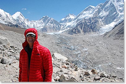 Mark on the trail below Gorak Shep, with the massive Khumbu Glacier below