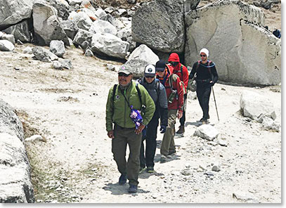 Ang Temba leading the group into Lobuche