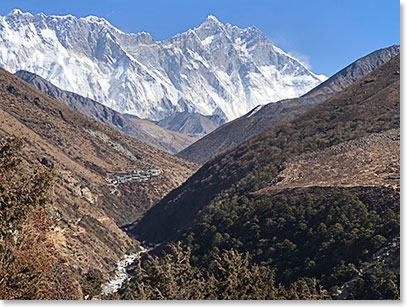 The trail between Pangboche and Pheriche – we will spend two nights in Pheriche acclimatizing at 14,000ft.