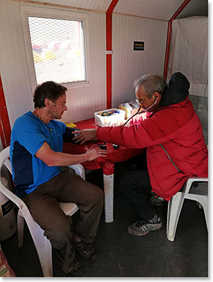 John getting his check up at 11,000. Everyone looks great to continue!
