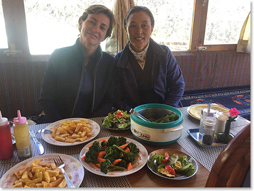Yangzee and Adriana enjoy lunch together,