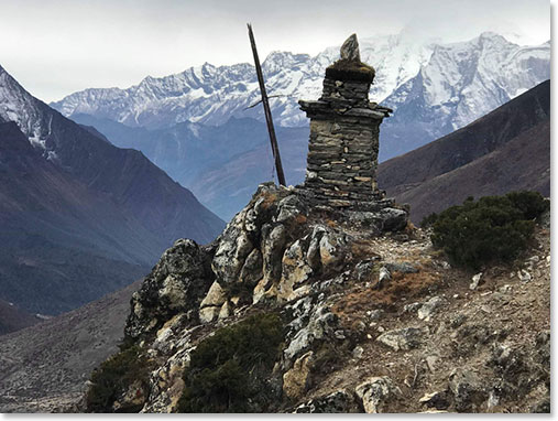 A lonely chorten